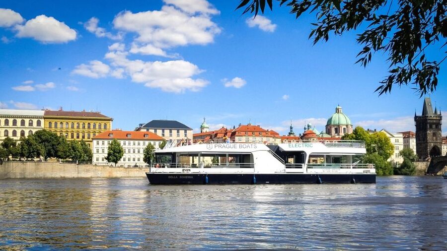 Prague: Vltava River Sightseeing Cruise - Passing through the Smichov water lock