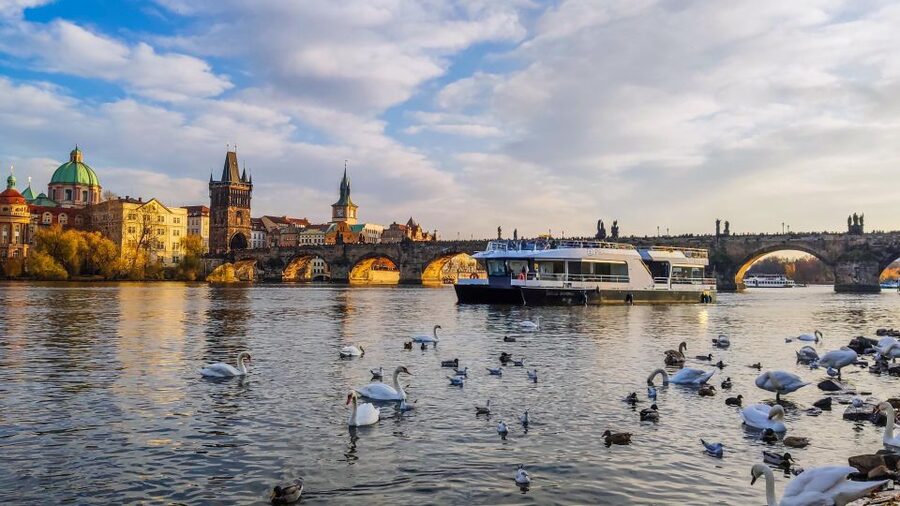 Prague: Vltava River Sightseeing Cruise - Boarding at Pier 3A and finding the right boat