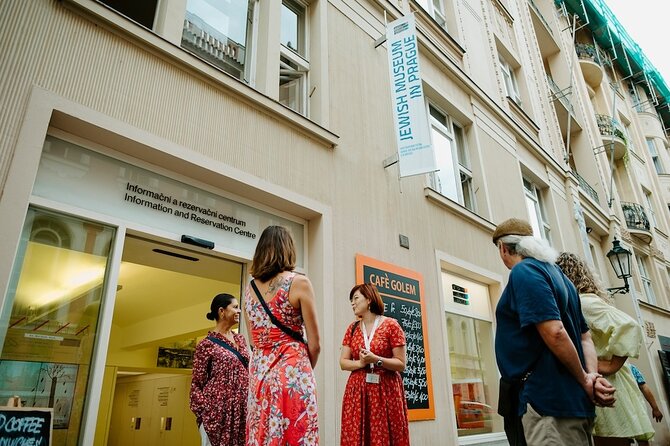 PRIVATE: 3h Stories of Prague Jewish Quarter Tour, drink included - A coffee break gives the morning breathing room