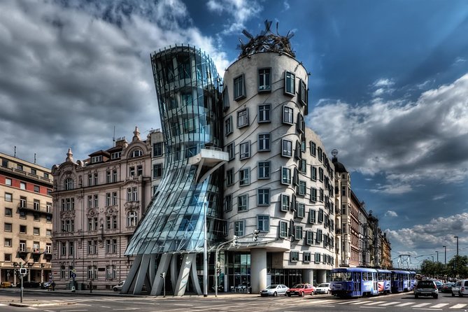 Private 4-hour City Tour of Prague with driver & official guide w/ Hotel pick up - Charles Bridge in a Fifteen-Minute Window