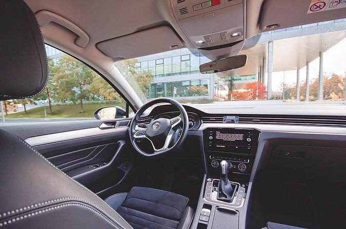 Private ARRIVAL Transfer by LIMOUSINE 3+1pax - Is $50.46 good value for three people?