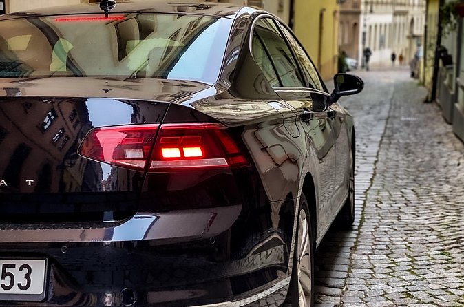 Private ARRIVAL Transfer by LIMOUSINE 3+1pax - How the service handles late and changed flights