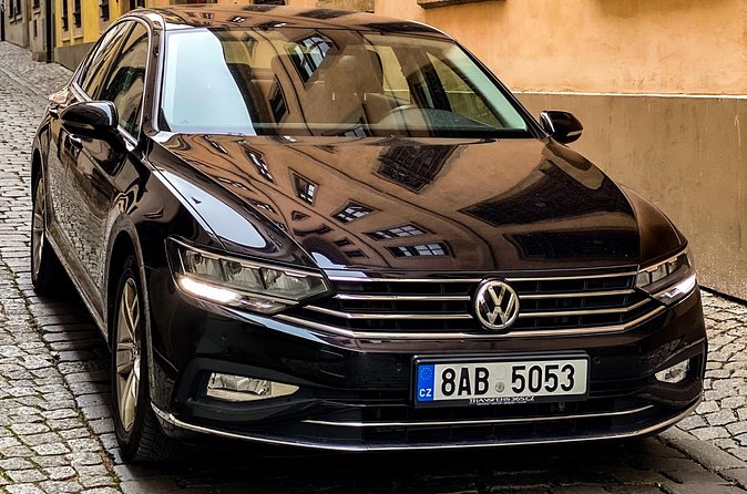 Private ARRIVAL Transfer by LIMOUSINE 3+1pax - Who will get the most from this Prague transfer?