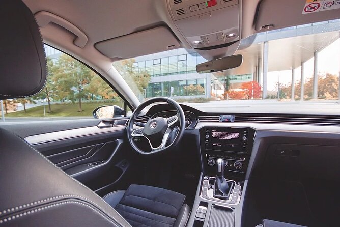 Private ARRIVAL Transfer by LIMOUSINE 3+1pax - Cancellation and booking points to know