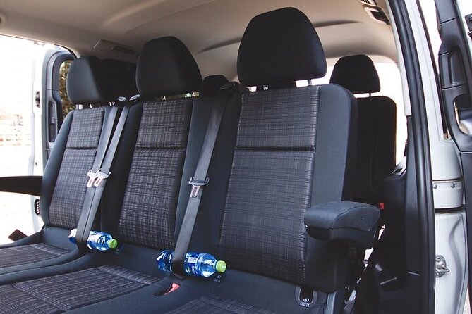 Private ARRIVAL Transfer by MINIVAN Mercedes Vito 8+1pax - The 40-minute ride to your Prague hotel