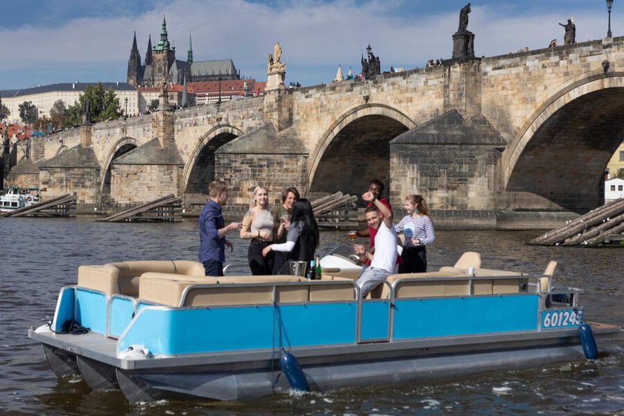 Private Boat Cruise With Unlimited Prosecco - The Captains and Crew