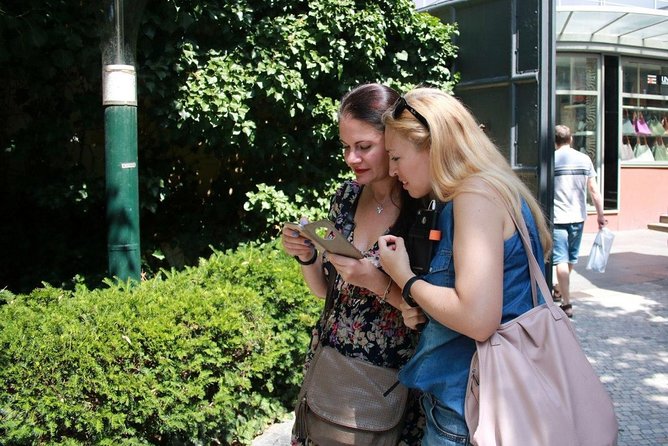 Private city discovery tour - A Historical Treasure Hunt - Why the host still matters