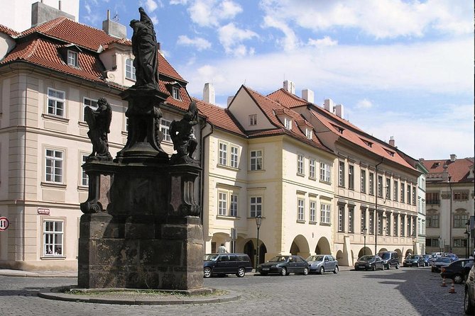 Private Lesser Town tour - Historical Treasure Hunt - Starting in Lesser Town and finding your rhythm