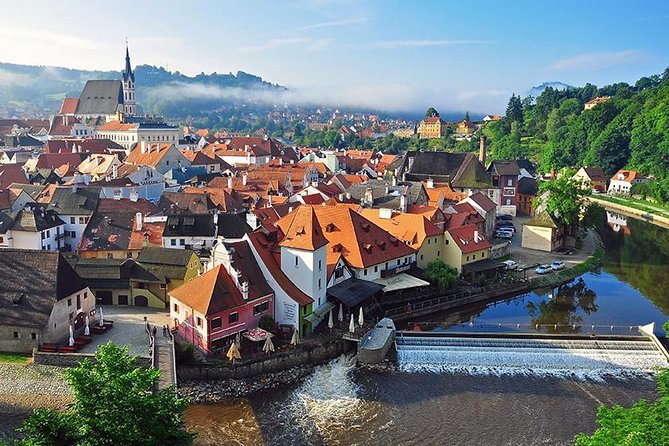 Private Luxury Transfer to Cesky Krumlov from Prague - Why a private Prague transfer can be worth the cost