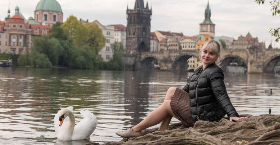 Private photoshoot in Prague - Moving through Old Town with a camera in hand