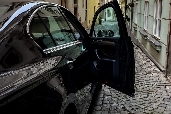 Private ROUND-TRIP (FROM and TO the AIRPORT) by LIMOUSINE 3+1pax - Delays, missed meetings, and the one serious warning