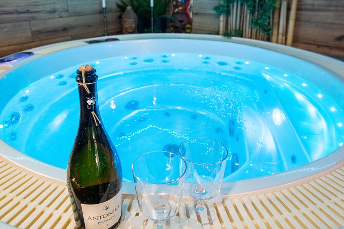 Private Spa with Jacuzzi and Sauna - BLACK ZONE - Prosecco, Fruit, Coffee, and Water