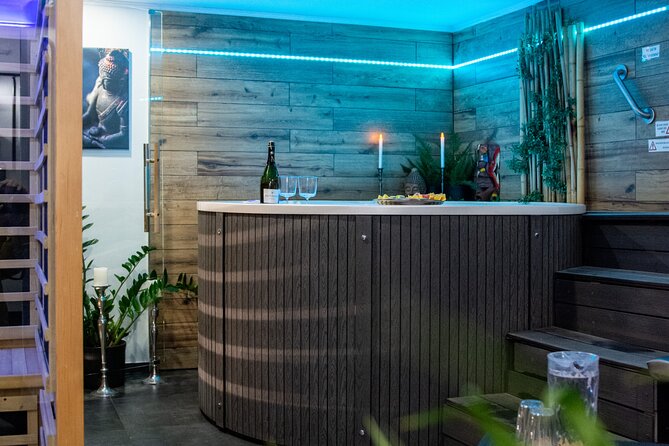 Private Spa with Jacuzzi and Sauna - BLACK ZONE - Towels, L’Occitane Cosmetics, and the Hairdryer