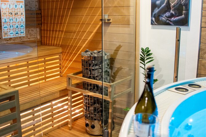 Private Spa with Jacuzzi and Sauna - BLACK ZONE - Two Saunas for a Flexible Heat Session