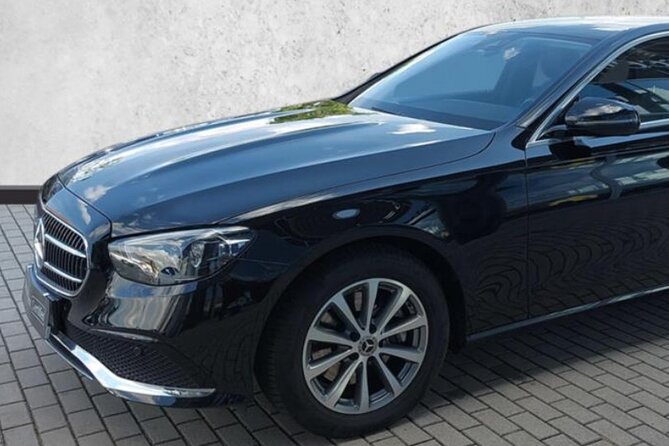 Private Transfer from Prague Airport to Prague City Hotels 1 - 3 pax - Comfort inside the vehicle