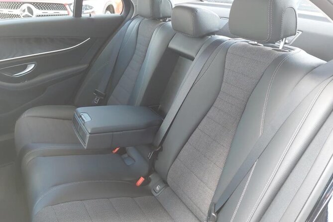 Private Transfer from Prague Airport to Prague City Hotels 1 - 3 pax - Small details that make arrival easier