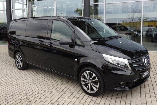 Private Transfer from Prague Airport to Prague City Hotels 1 - 7 pax - How the service handles flight delays