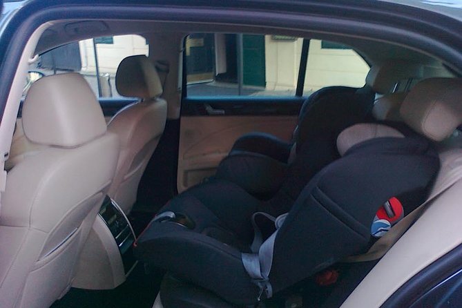 Private Transfer from Prague Airport to the City Centre - Flight delays and communication