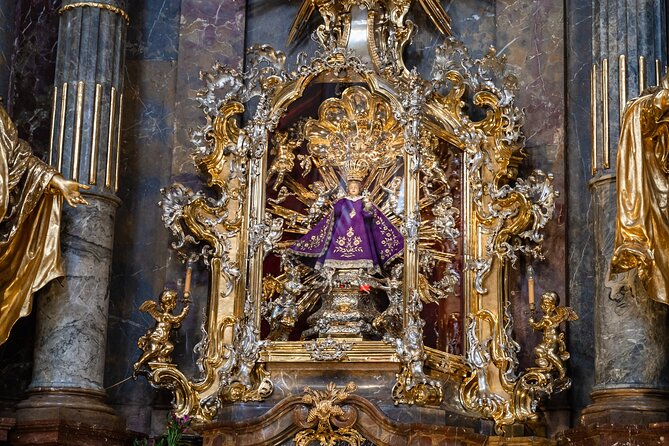 Private Walking tour: From Charles Bridge to Prague Castle - Lesser Town and Maltézské Square