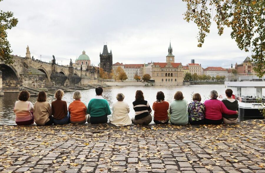 Professional photoshoot at Charles Bridge & Kampa island - Who will get the most from this experience?