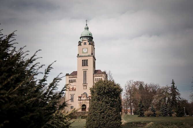 Psychiatric Hospital & Abandoned Cemetery - The Bohnice hospital walk, 1 hour 40 minutes