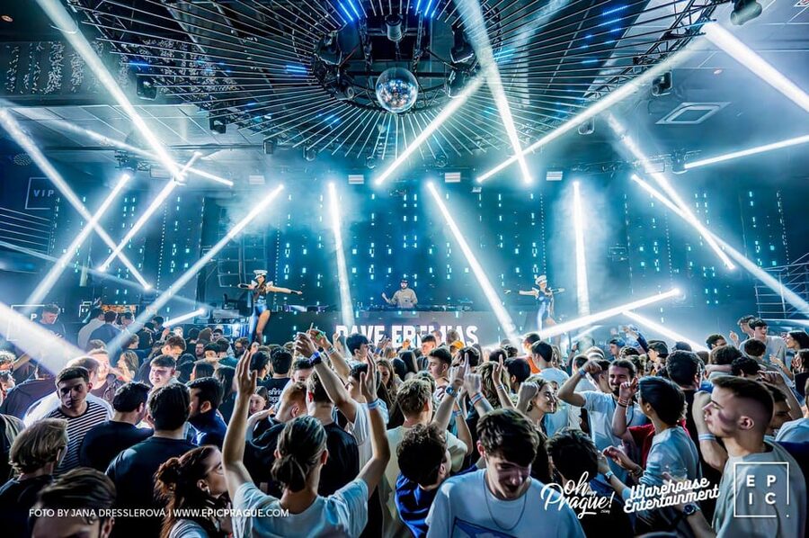 Pub Crawl with Shots and Night Club I Prague - Practical details that affect your night