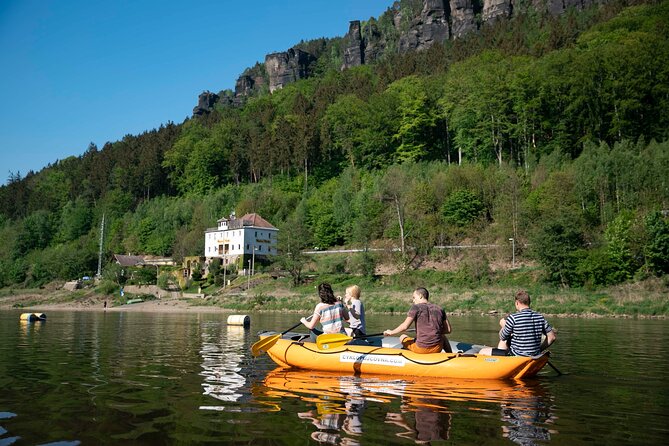 Rafting from Děčín to Bad Schandau and back on bikes - Setting off beneath Děčín Chateau