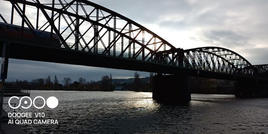 Real life in Prague - Easy Walk from Vysehrad to Vyton - Why the small group matters