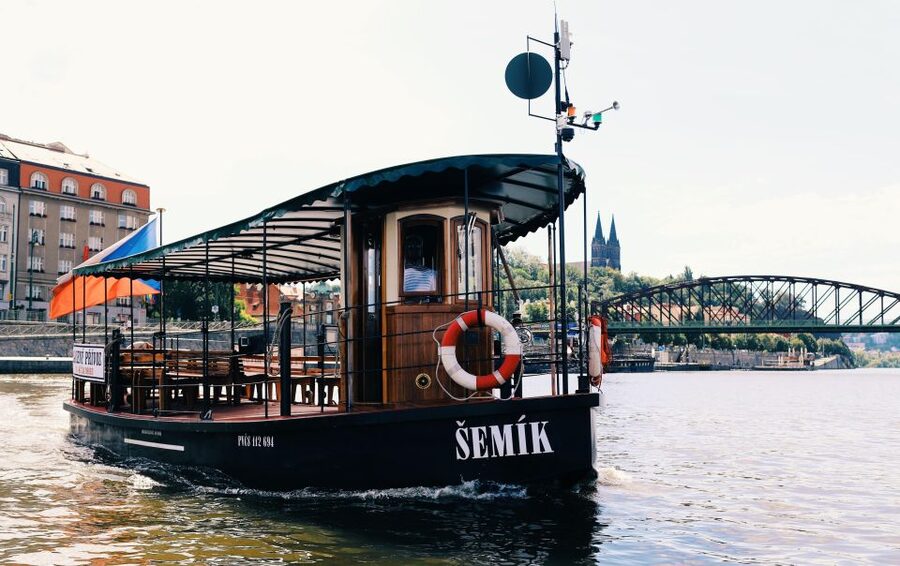 Real life in Prague - Easy Walk from Vysehrad to Vyton - Tea, pastry, and an easy start