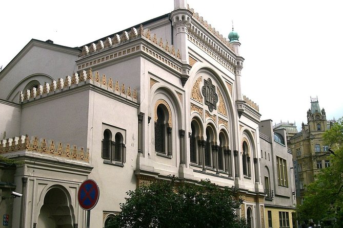 Rent-a-Friend in Prague - Starting at Prague Castle after hotel pickup