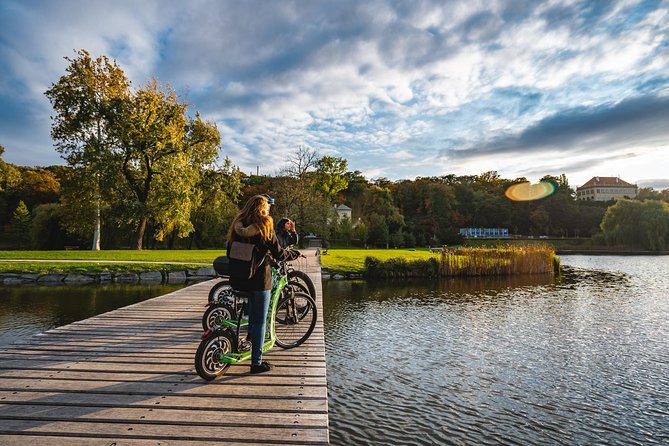 Rent your E-Scooter Hugo Bike in Prague! - Why the 90-minute to 3-hour range matters