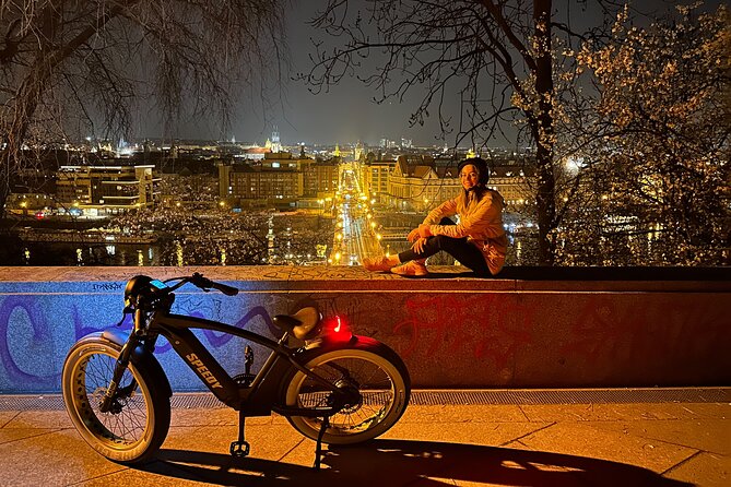 Retro Style E-Bike Night Tour in Prague - Live Guided - What the 2.5-hour schedule really means