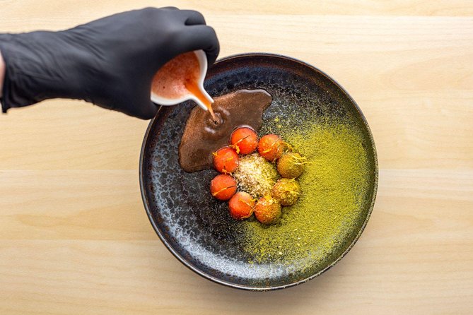 Savor 10 Course Dinner in Chef’s Kitchen - Who should book this experience
