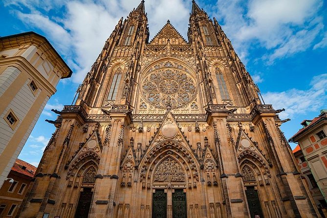 Self-Guided Audio Tour - Prague Castle District - St. Vitus Cathedral and the castle’s Gothic centerpiece
