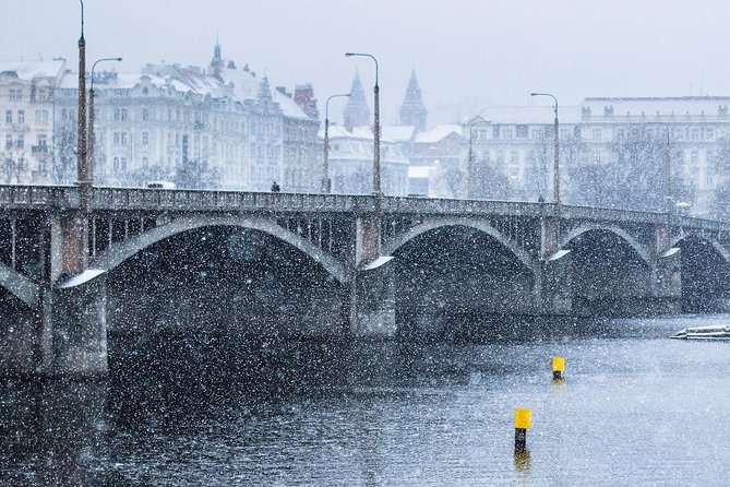 Shared Arrival Transfer: Prague Airport to Hotels - The service hours need a careful check