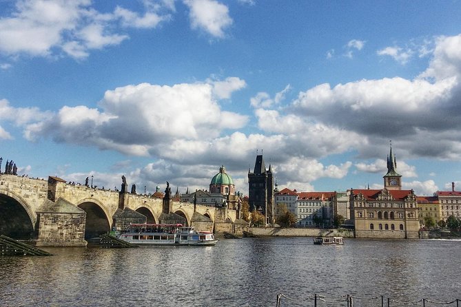 Shared Departure Transfer: Prague Hotel to Prague Airport - The minivan ride and possible hotel pickups