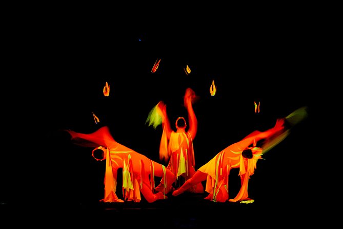 Skip the Line: WOW Show Black Light Theater in Prague Ticket - The 4D effects: where the WOW comes from