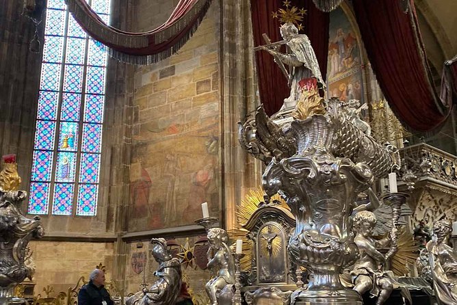 Small-Group Tour of Prague Castle with a local guide - St. George’s Basilica and the earliest church setting