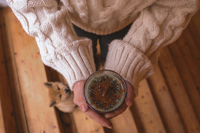 Soy Candles Workshop in Prague - Following the step-by-step candle process