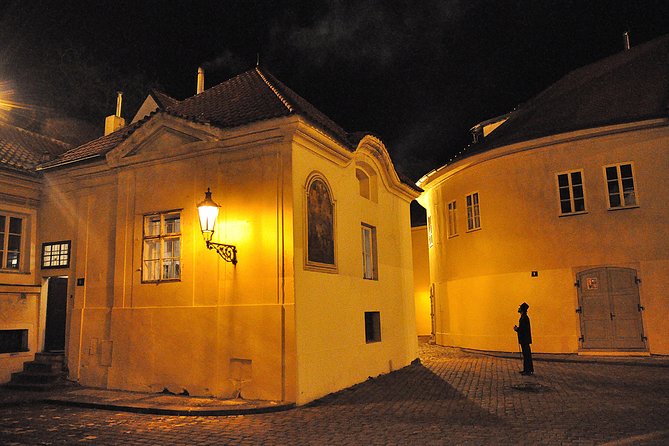 Telltale Ghost Tour - Finishing at the Astronomical Clock