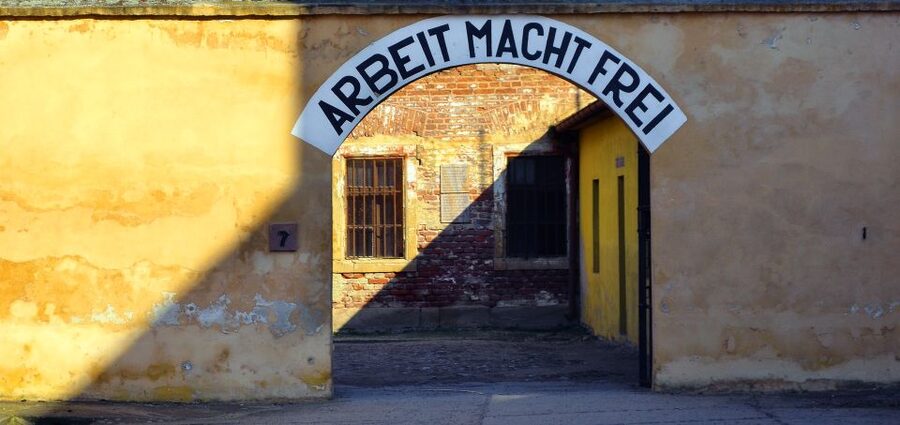 Terezin: Guided Tour of the Concentration Camp and Museum - The Ghetto Museum: your first historical frame