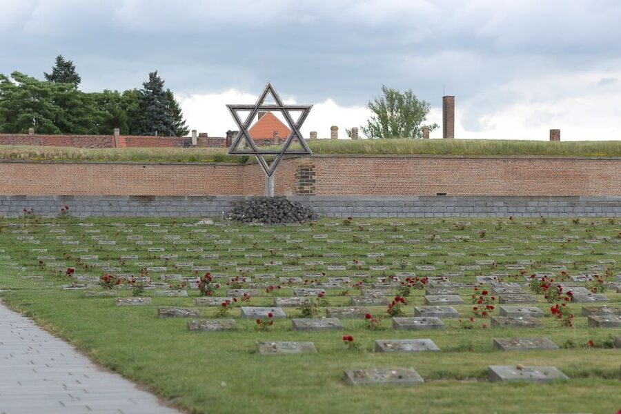Terezin: Guided Tour of the Concentration Camp and Museum - Practical tips for a more meaningful visit