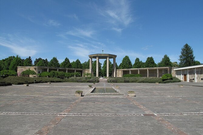 The only full Anthropoid tour with a visit to curve and Lidice, by private car - The 20-minute drive to Lidice