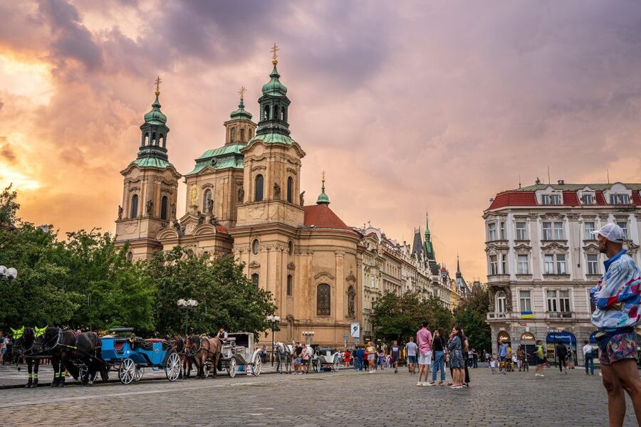 The Royal road, walking tour in french - Starting at Celetná Street and Týn Court