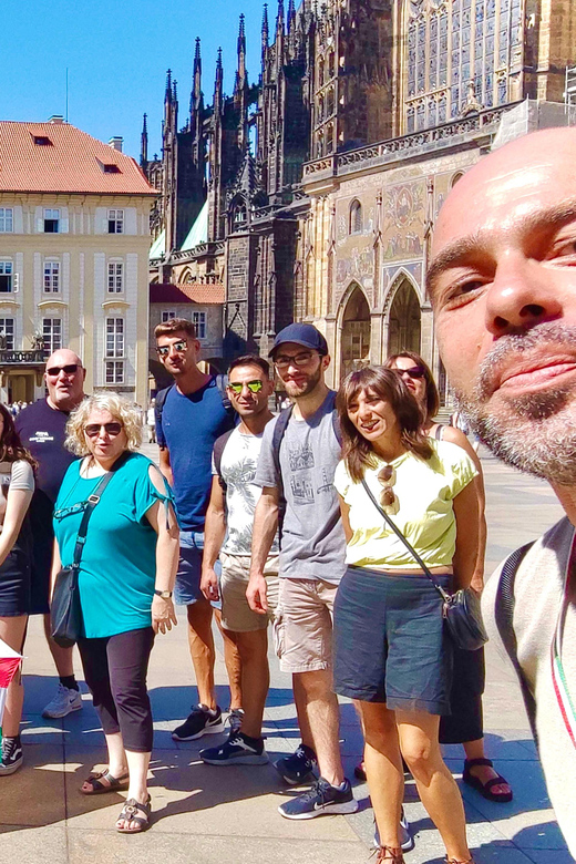 Tour of Prague Castle in italian language ticket included - St. Vitus Cathedral: the grand opening act