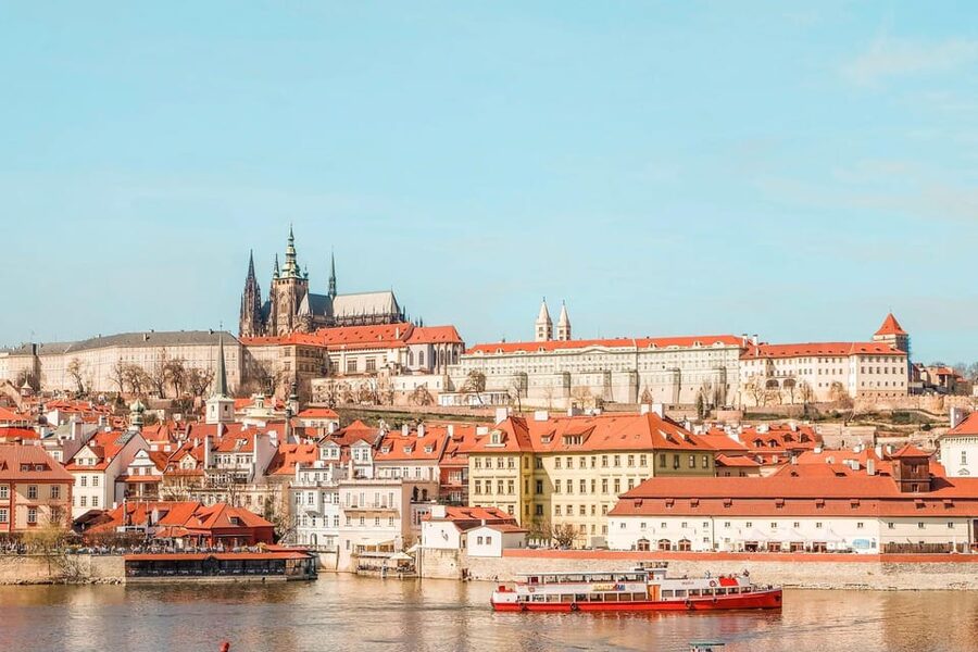 Tour of Prague Castle in italian language ticket included - The Old Royal Palace and the story of power