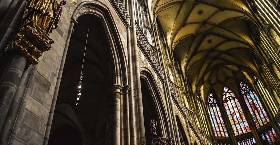 Tour of Prague Castle in italian language ticket included - Meeting at the Second Courtyard