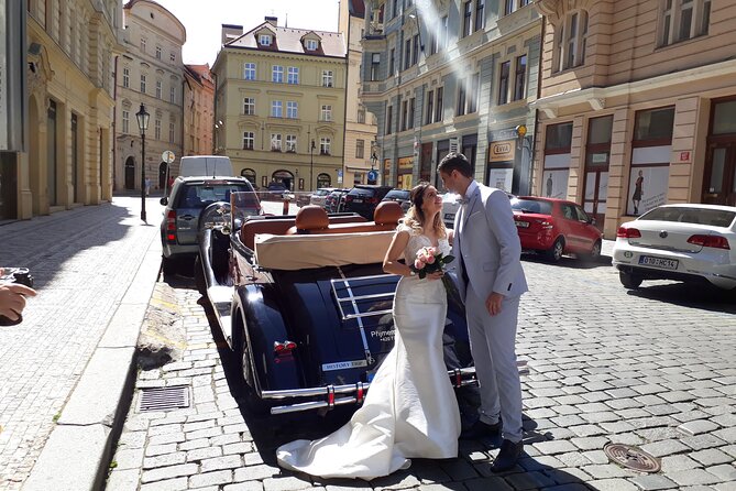Vintage Cars Prague - Sightseeing Tour 90min / 1-6 pers. - Queen Anne’s Summer Palace and the castle-side views