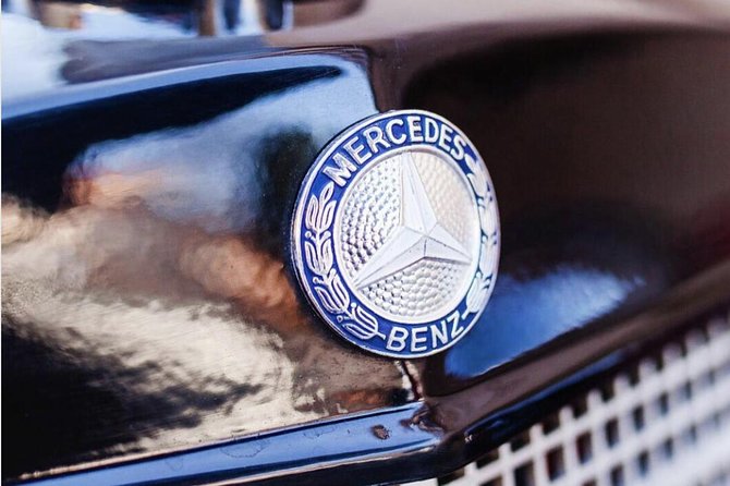 Vintage Cars Prague - Sightseeing Tour 90min / 1-6 pers. - St Nicholas Church and the Lesser Town