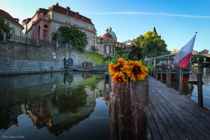 VIP Private tour Prague: Castle, Lunch, Beer, Boat - Lunch at a local restaurant